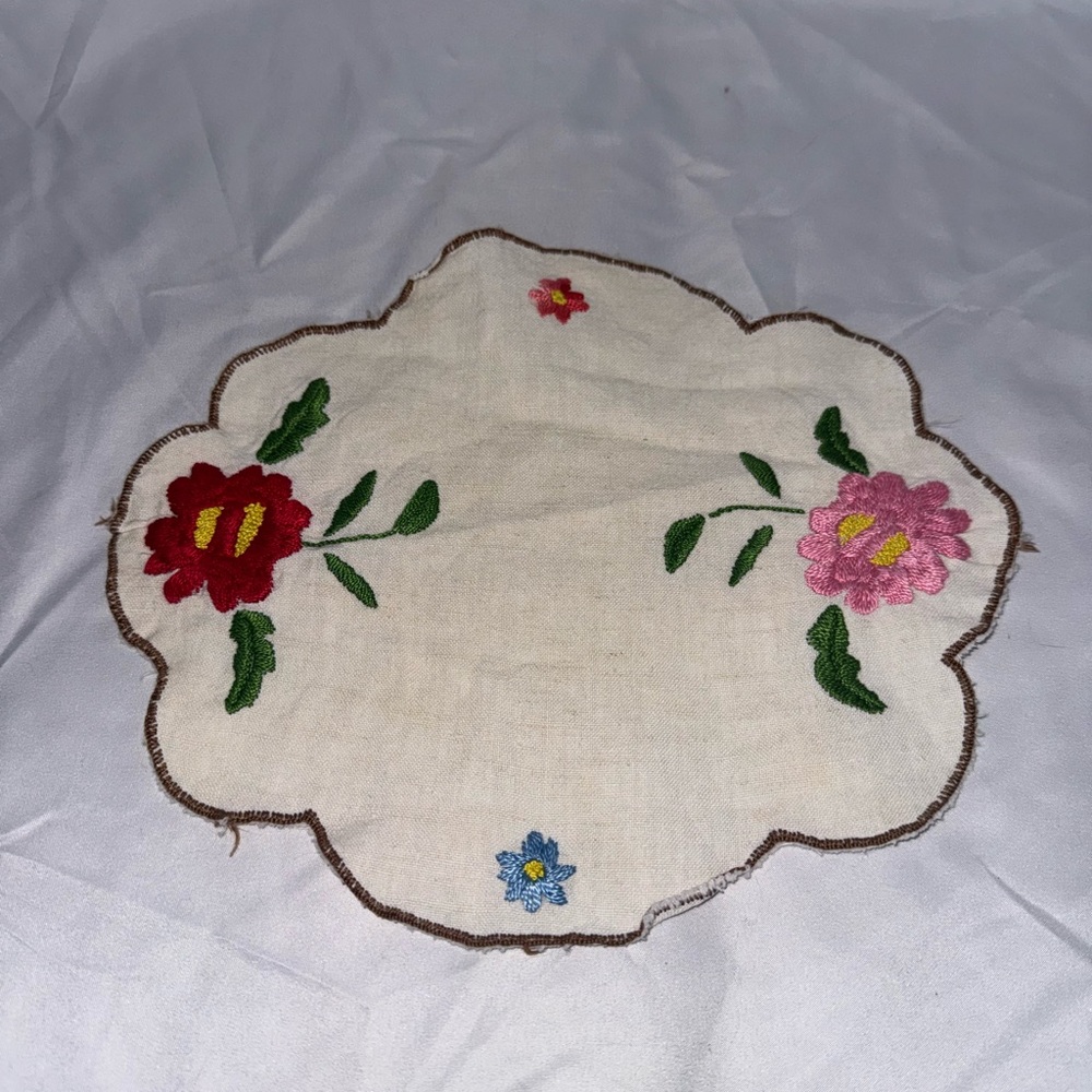 VTG  Embroidered Antimacassar or Doily